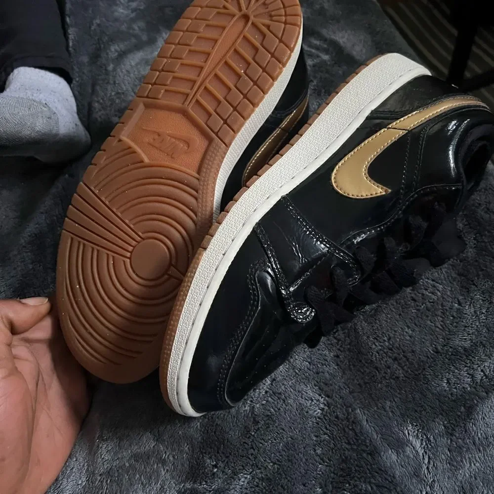 Air Jordan 1 Retro Low OG Metallic Gold Black Nike dunk yeezy
